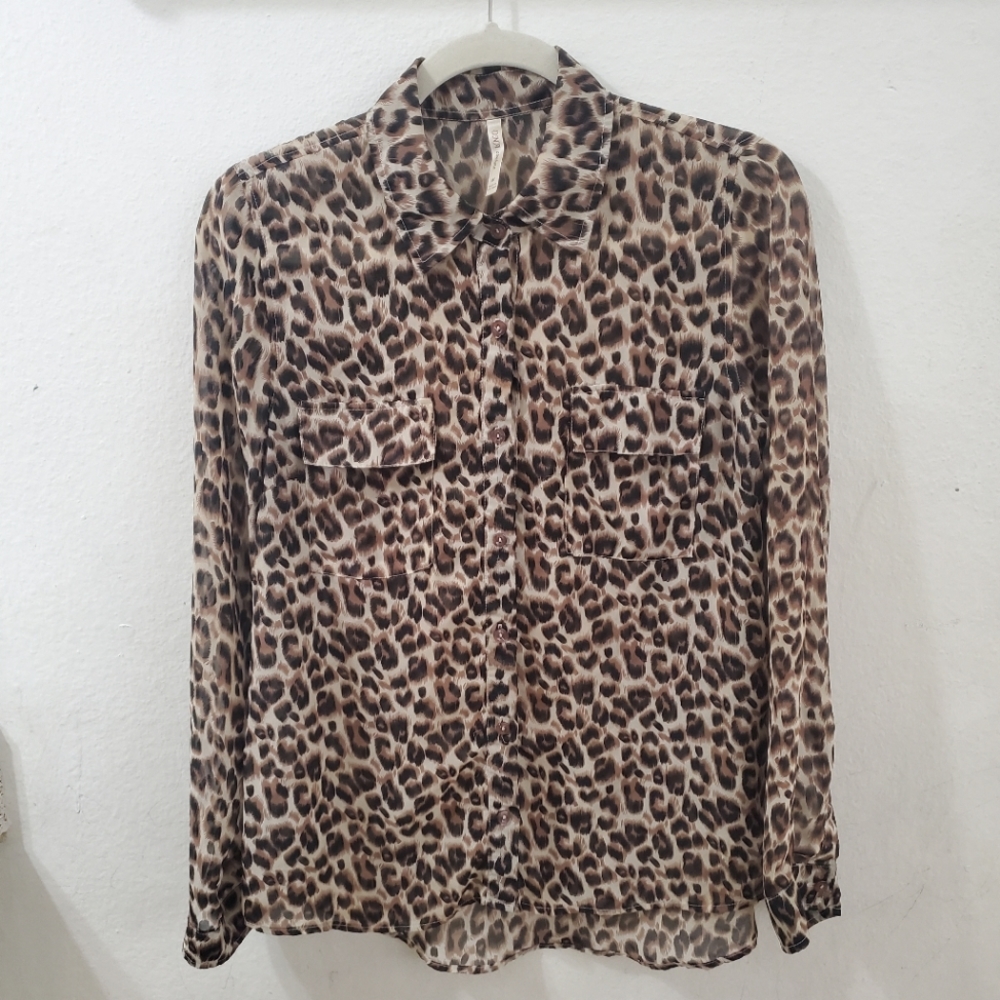 DNA COUTURE LEOPARD PRINT BUTTON DOWN SHIRT MEDIUM